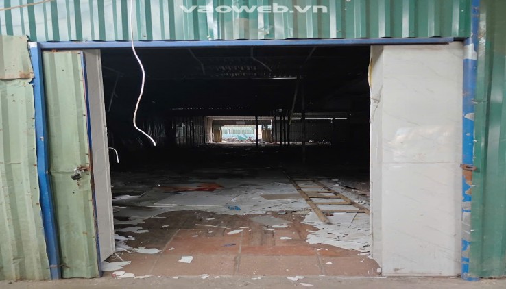 Cho thuê kho xưởng gần Sân Bóng La Thành, 93 Hoàng Văn Thái, 270m2, 23 Triệu/th